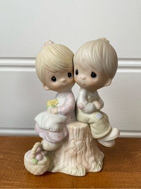 Jonathan David Precious Moments Figurine "Love One Another" 1976 Porcelain